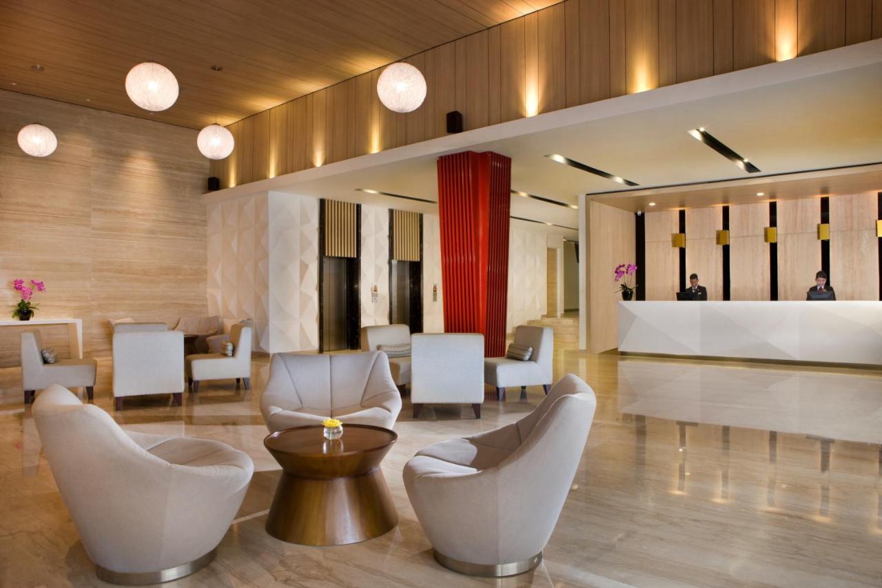 Hotel Santika Mega City Бекаси Экстерьер фото