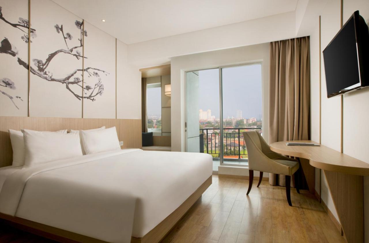 Hotel Santika Mega City Бекаси Экстерьер фото