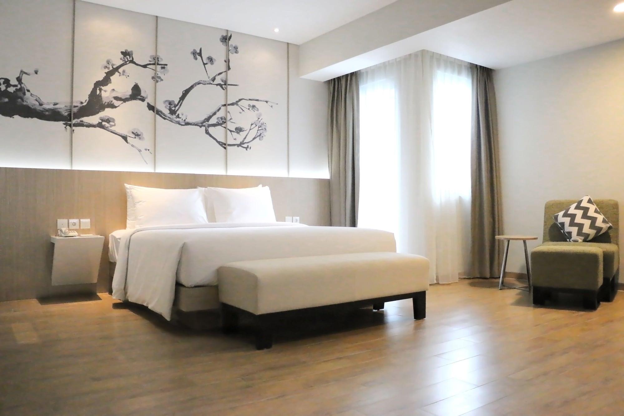 Hotel Santika Mega City Бекаси Экстерьер фото