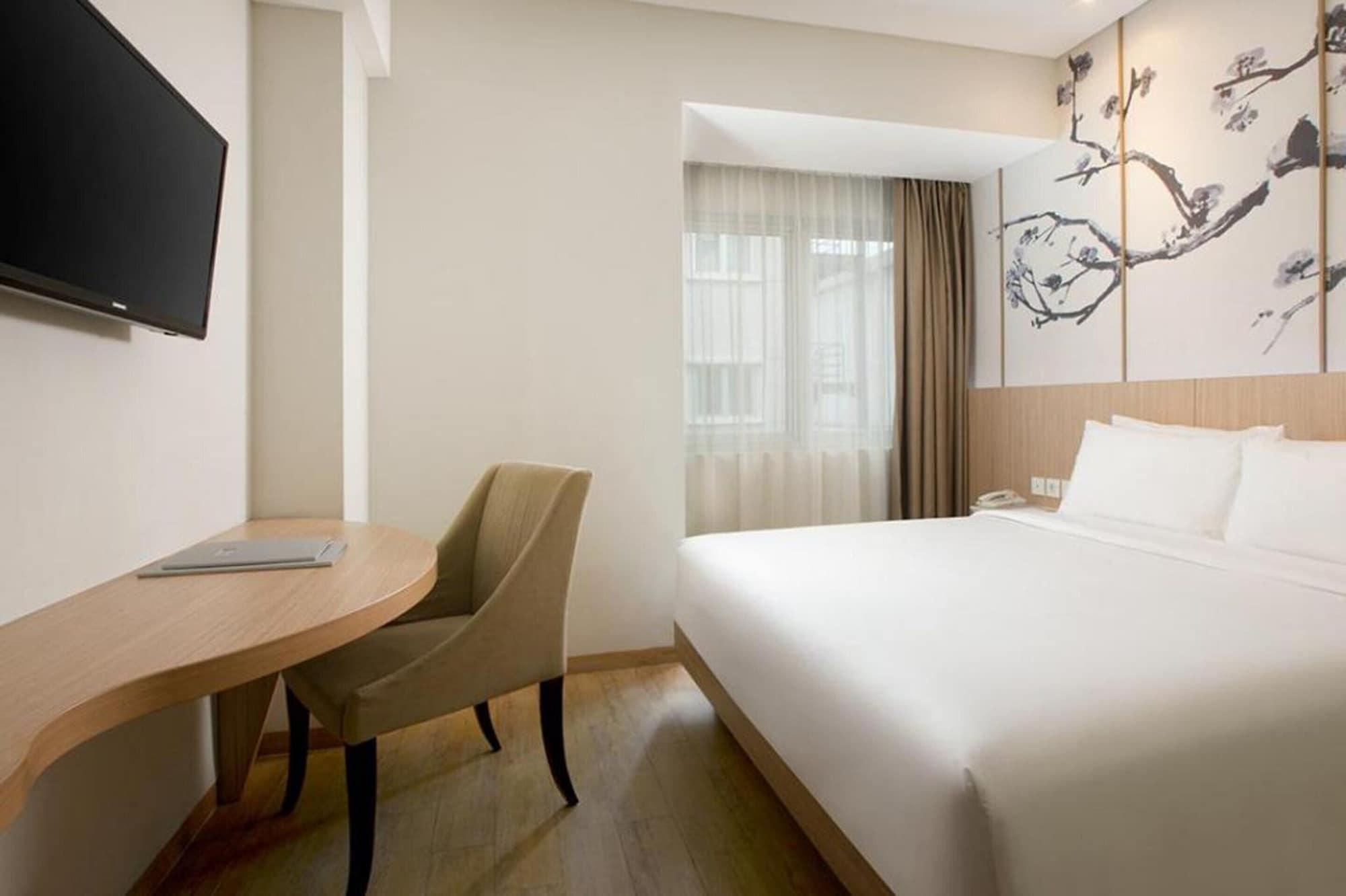 Hotel Santika Mega City Бекаси Экстерьер фото