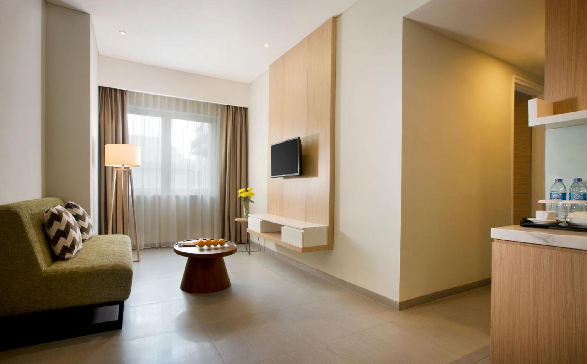 Hotel Santika Mega City Бекаси Экстерьер фото