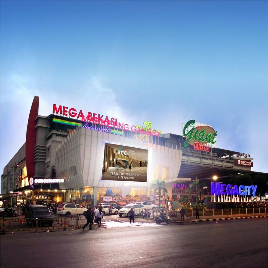 Hotel Santika Mega City Бекаси Экстерьер фото