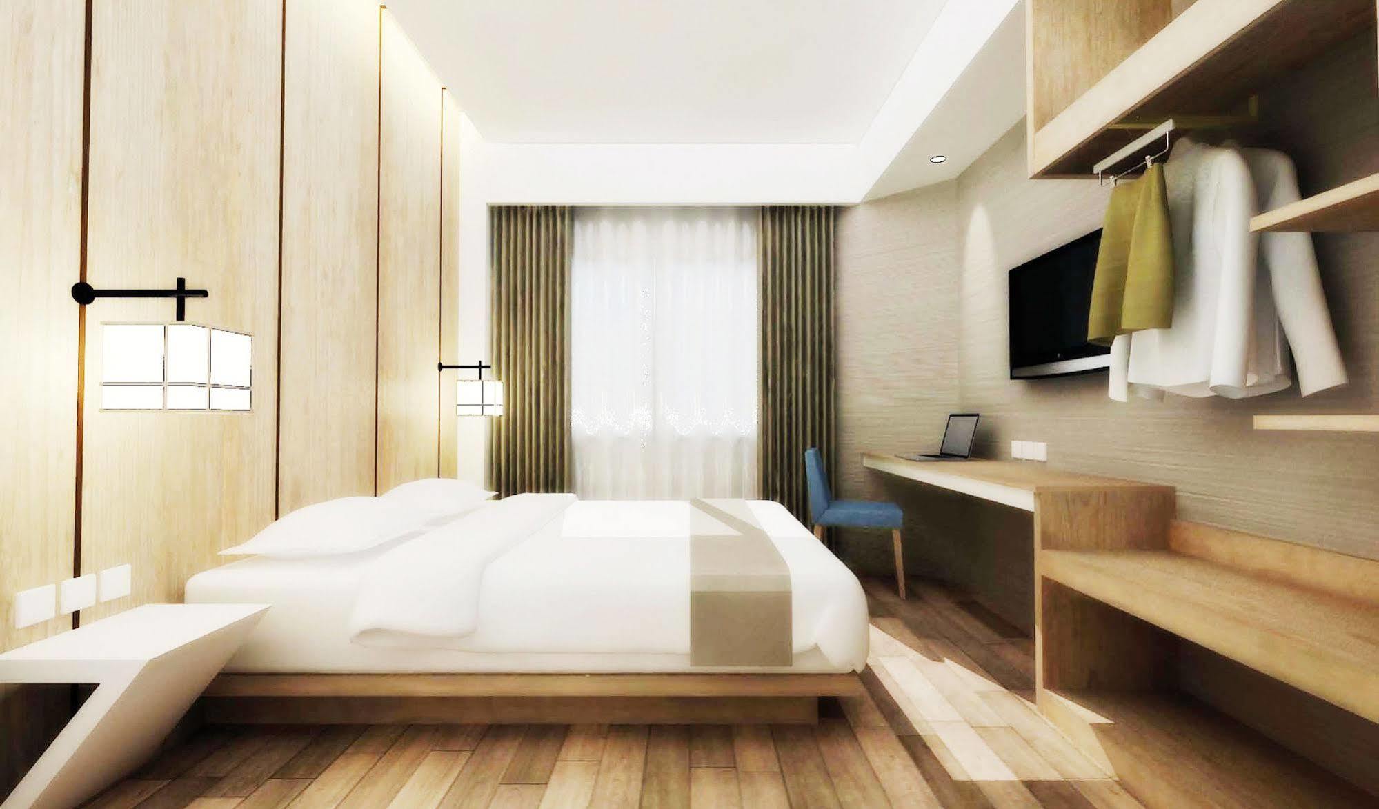 Hotel Santika Mega City Бекаси Экстерьер фото
