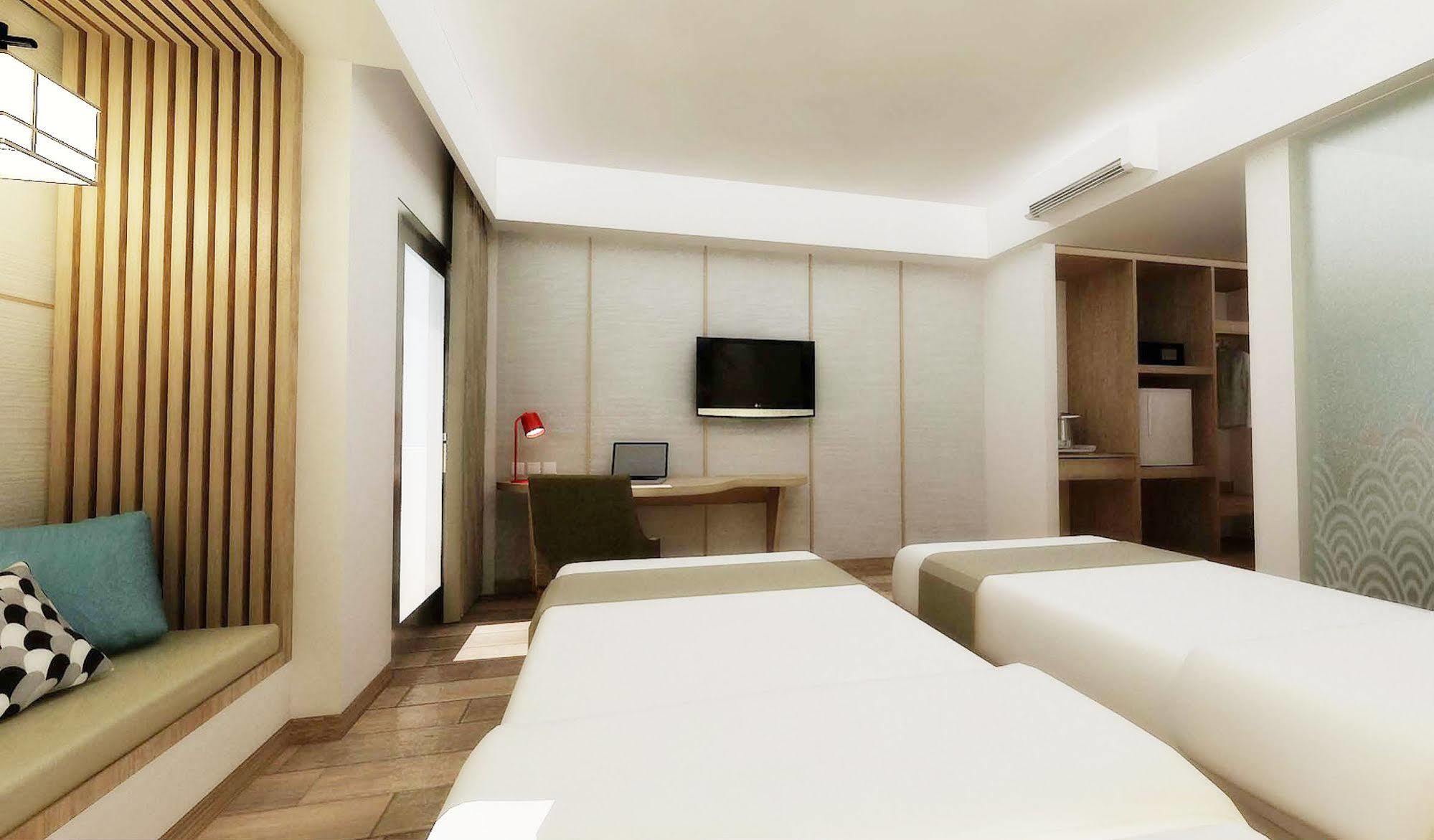 Hotel Santika Mega City Бекаси Экстерьер фото