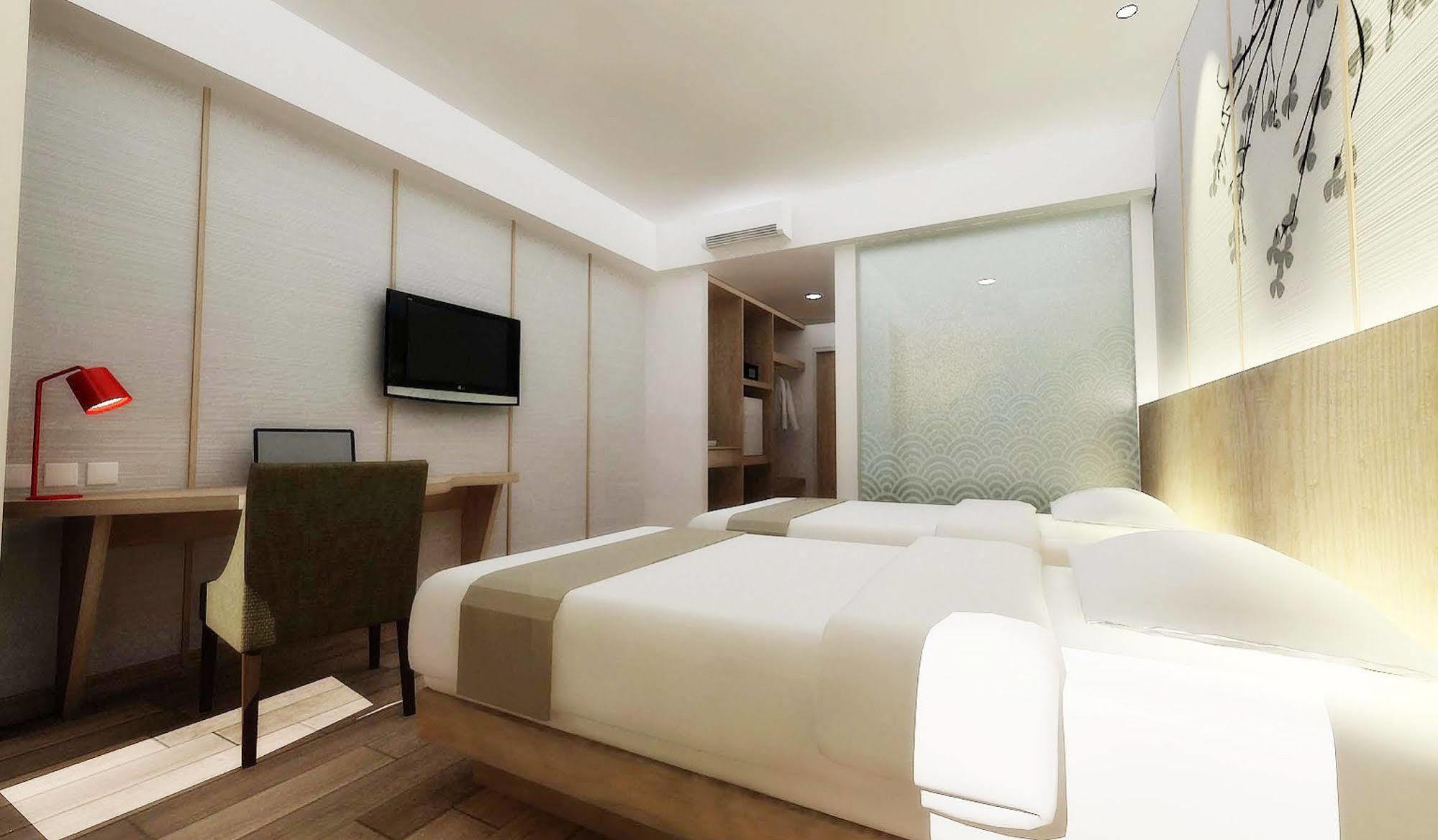 Hotel Santika Mega City Бекаси Экстерьер фото