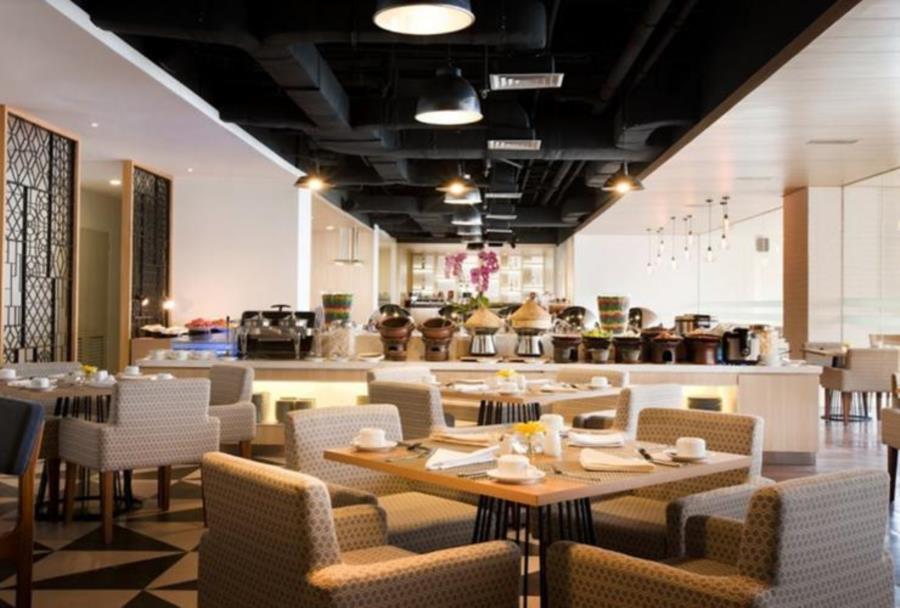 Hotel Santika Mega City Бекаси Экстерьер фото